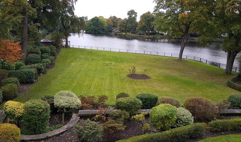 1 room furnished directly on the Alster (Feenteich) with south-west facing garden and barbecue area