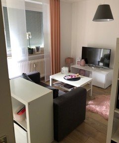 Bright, sunny 1 bedroom apartment in a central location