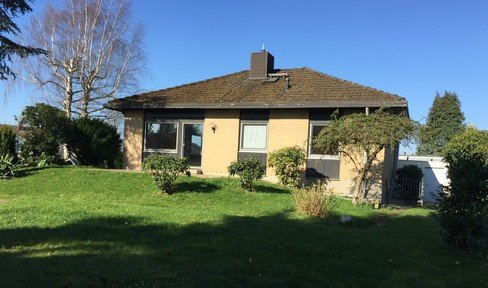 Bungalow in Siegburg on a park-like plot from private owner