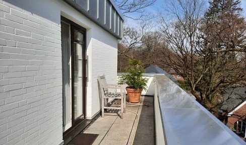 Beautiful penthouse apartment in Blankenese with fireplace & spacious roof terrace (100 sqm)