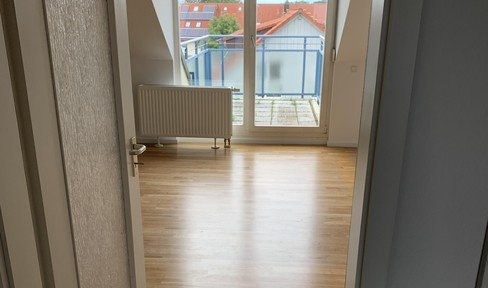 2-Zimmer mit Dachterrasse / EBK / Stellplatz / Parkett / neue Fenster
