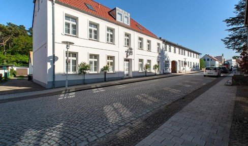 Beautiful 3-room apartment in the center of Putbus - commission-free
