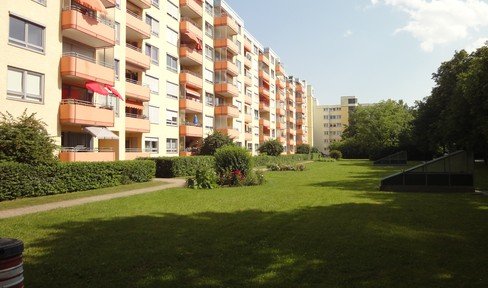 3-room apartment - Neuperlach center - quiet complex close to subway station