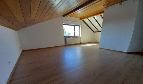 -Commission-free- Cozy 3-room attic apartment on the 2nd floor with garden area