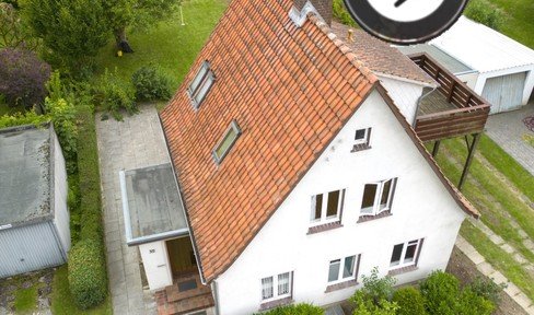 RESERVED- Preferred residential area in Altkloster: EFH with large south-facing garden, sep. upper floor apartment, BK, 2 gar.