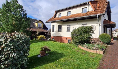 Solid single-family house / granny apartment possible / cellar possible (condensing boiler)
