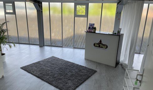 Schöner Gewerberaum im Loft-Style in einem Premium Fitnessstudio