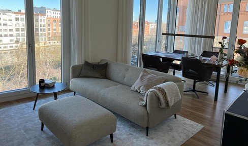 Fantastic 4-room apartment with a direct view of the Spree and far-reaching views over the city