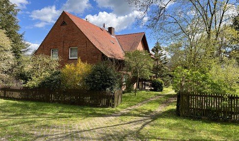 Residential house with outbuildings in Wendland (Nienwalde) for sale