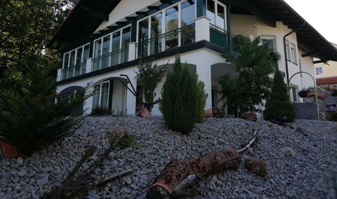 Villa in der Kur und Golfstadt Bad Griesbach Weitblick auf Wohnrechtbasis für 500 000€zu verkaufen