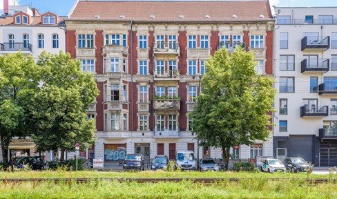 Exclusive penthouse apartment on Prenzlauer Allee for first-time occupancy | commission-free