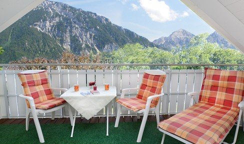 Apartment as good as new, central location, south-facing balcony, open mountain view, fitted kitchen in Ruhpolding
