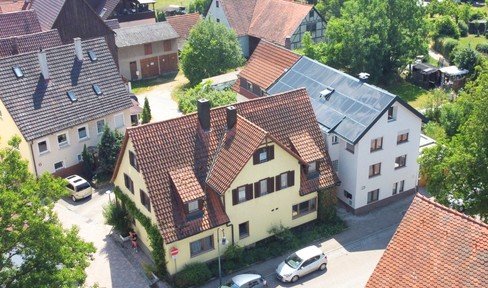 Modernisiertes Mehrfamilienhaus in zentraler Lage in Eltingen