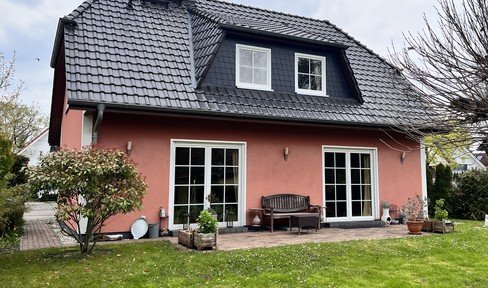 Detached house 131 m² + garden house 24 m² in Schildow commission-free / vacant / ready to move into