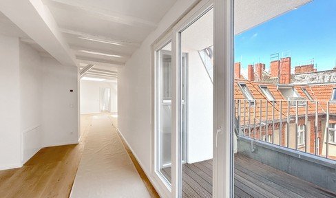 For first time occupancy: Commission-free top floor apartment with beautiful view over Berlin