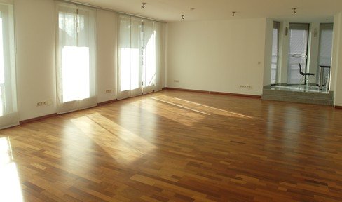 174 sqm luxury apartment with 2 bathrooms, use of garden and children's playground