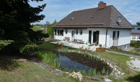 Near the center 2869sqm large plot with residential house for sale in 94065 Waldkirchen