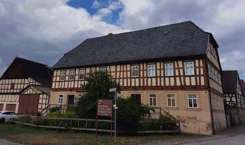 Historischer Bauernhof von Erbengemeinschaft an Liebhaber*innen zu verkaufen