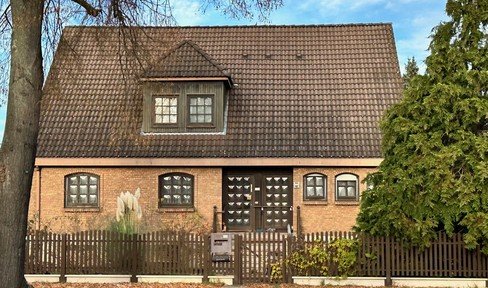 Zuhause in Falkensee: Geräumiges Haus mit großem Garten
