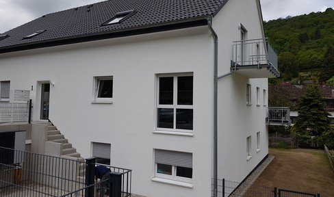 3 - Zimmerwohnung mit schöner Einbauküche, Balkon und Stellplatz direkt vor der Haustüre