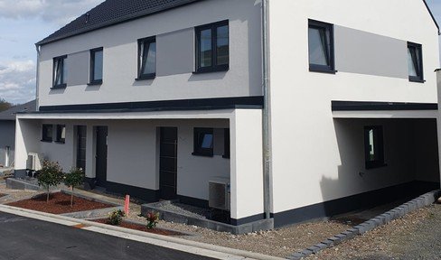 Doppelhaushälfte in Neunkirchen-Seelscheid mit Panoramablick im Neubaugebiet. Bezugsfertig!
