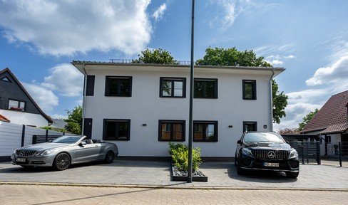KOPIE: Welcome to this exclusive semi-detached house in a prime location with added value