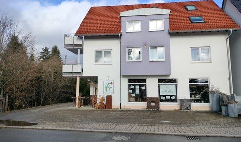 Bright and spacious: barrier-free 4-room apartment in Seitingen - can also be used as a store