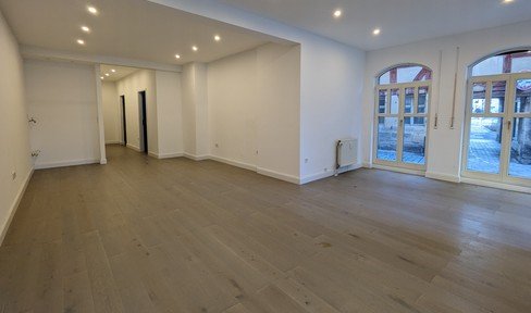 ! 1A location ! Modern renovated office/shop space in the direct center of Altdorf near Nuremberg