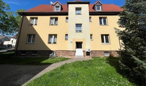 First occupancy: Renovated 3-room apartment in Roitzsch