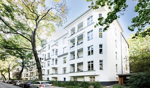 First occupancy in 3-room apartment with 2 balconies in Friedenau