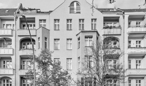No commission: Elegant apartment in an old building near Kurfürstendamm after extensive refurbishment