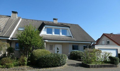 Villa with indoor swimming pool, walk-in dressing room, full basement, double garage - near Teutoburg Forest