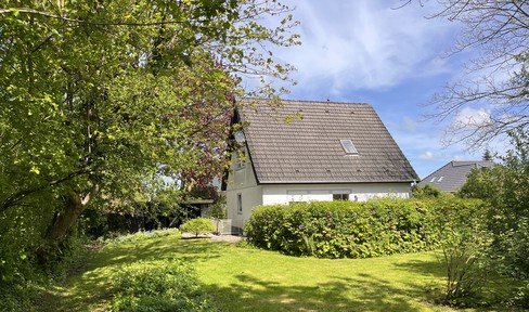 Quiet village location at the end of a cul-de-sac with large garden and full cellar