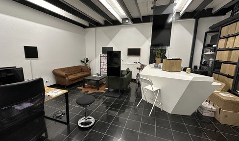 Your new office in the Schanze with roof terrace and parking lot