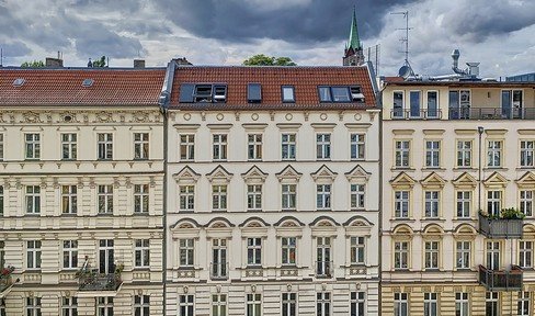 *immediately available in Pappelallee: old building apartment, 3 to 5 rooms and 121 m² in Prenzlauer Berg*