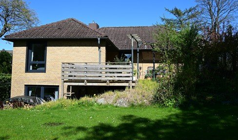 Fantastic detached house with large garden and fjord view