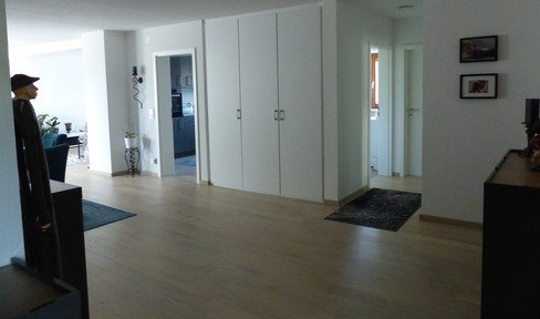 Renovated 4-room apartment 121 m2 from private owner with fitted kitchen