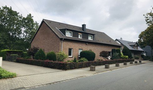 Freistehendes EFH in Dinslaken-Hiesfeld mit Nebeneingang und großem Garten