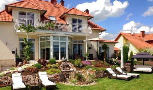 Smart-Home-Villa mit Vollwärmeschutz und Luxushighlights