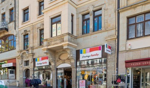 Residential and commercial building in a prime shopping location in the pedestrian zone