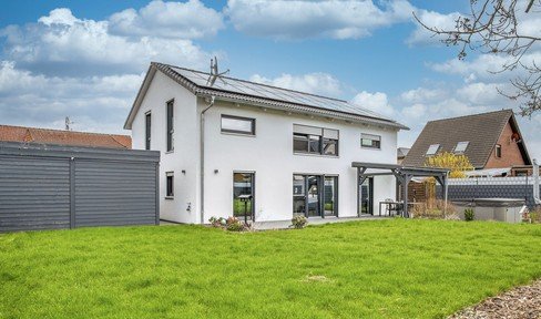 New-build detached house with high-tech fittings and idyllic garden
