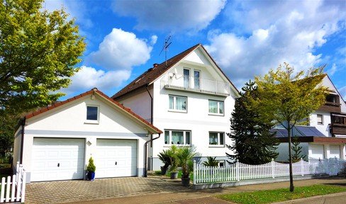 *Commission-free in Lahr/Langenwinkel* Well-kept residential building with large garden