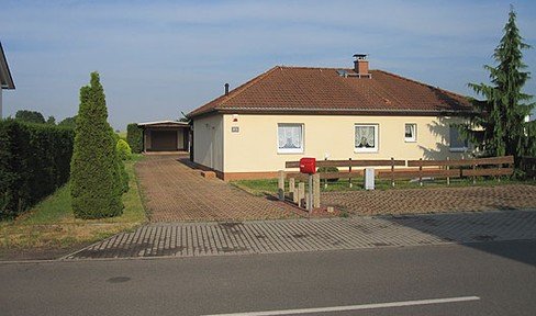 Property, residential house, garage in Sa-Anhalt