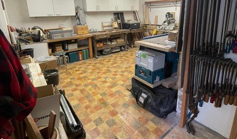 Büro mit Garage/ Werkstatt im Hinterhof
