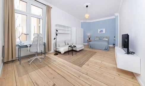Free of commission: Freshly renovated old building dream (with elevator & chic furnishings)