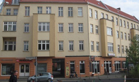 Office with 4 rooms with balcony + full bathroom on the northern edge of Prenzl Berg, living permitted according to the declaration of division