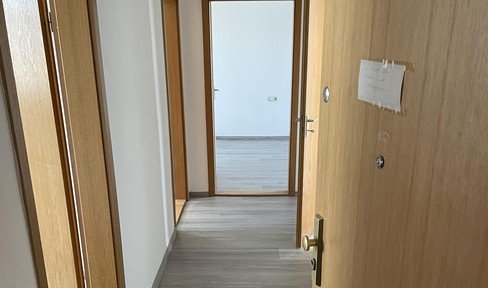 Wohnen in Neukieritzsch: Moderne 3-Zimmer-Wohnung mit Stellplatz und Badewanne