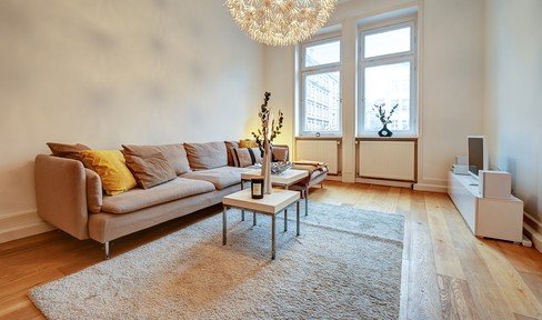 Beautiful 3-room apartment in an old building (stucco, high ceilings) with balcony on Marienplatz in Stuttgart South