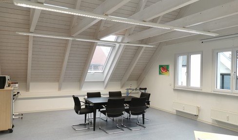 Prestigious office space on the 2nd floor in a prime location in Stgt.-Plieningen