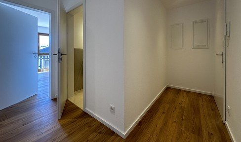 Freshly renovated 2-ZKB, 2 south-facing balconies, commission-free